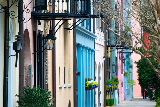 Street view of the fronts of houses on Rainbow Row in Charleston
